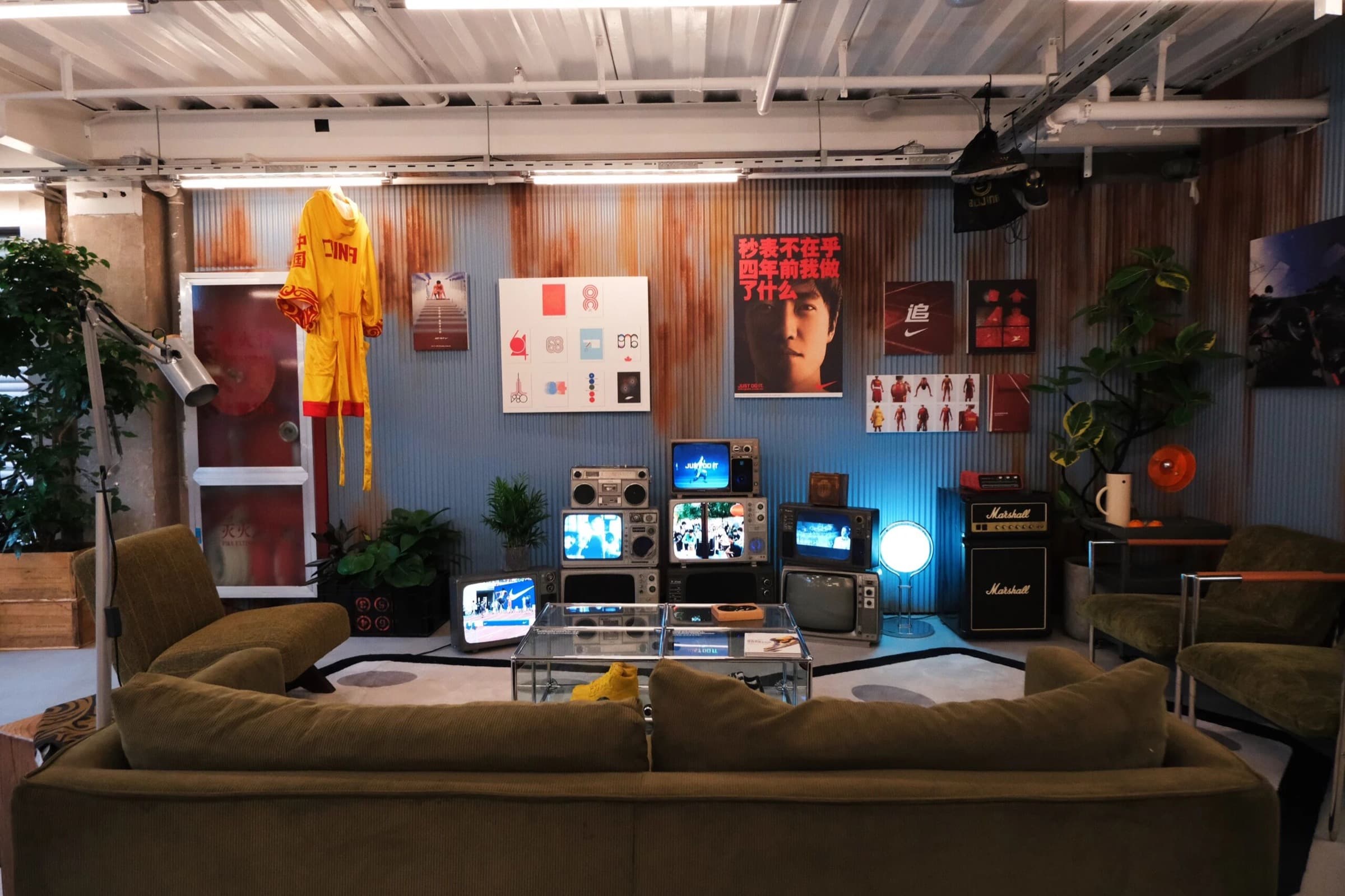 6453, A 1990s collector's loft in Shanghai, built with the community.